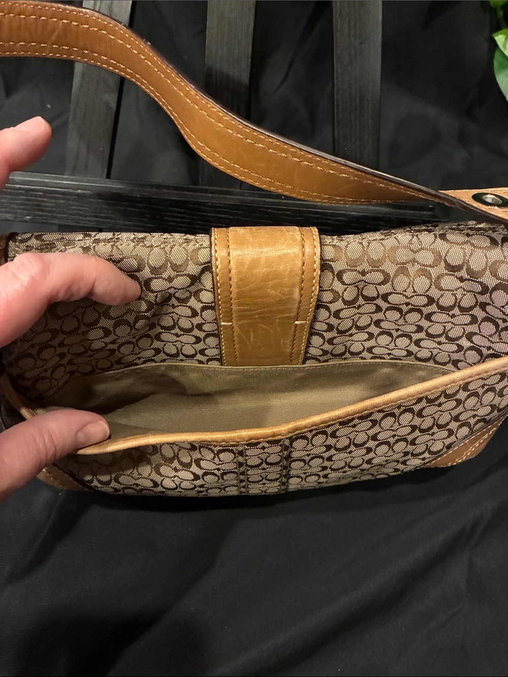 Coach F10925 Y2K Soho Signature Flap Shoulder Bag - Beige & Silver (ABBA) - Picture 6 of 16